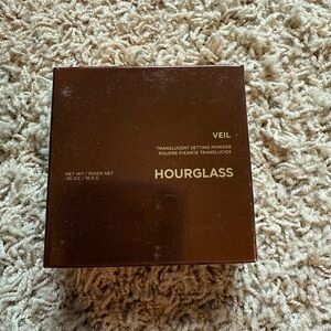 Hourglass Veil Translucent Setting Powder